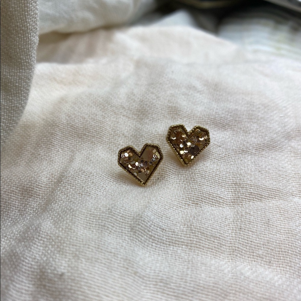Hexagon Flakes Gold Heart Earrings - Picture 2 of 3
